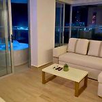 Brand New Oceanview 3 Bedroom With Private Jacuzzi