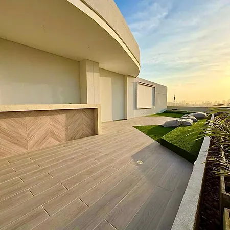 Brand New Oceanview 3 Bedroom With Private Jacuzzi Apartment *